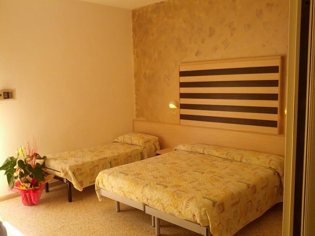 Hotel Abel & Residence Cesenatico Habitación foto